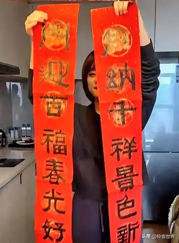 人漂亮，字也漂亮。都说字如其人，孙俪的书法功底不一般。平时，有繁重的演出任务，还