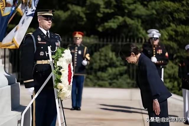 虚伪到刺眼！高市早苗美国阿灵顿献花圈，原话一出彻底露馅
 
真敢演！日本右翼政客