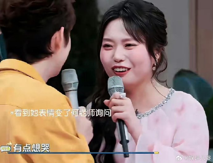 赖伟明抱李雪琴做深蹲 没有尴尬玩笑，只有温柔照顾，赖伟明对李雪琴也太绅士了。你好