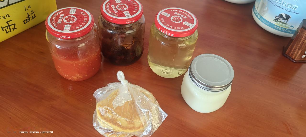 郊游
带上茶水和干粮到农村去瞎逛，曾经热闹非凡的农家乐现在已经死去，那些当年的投