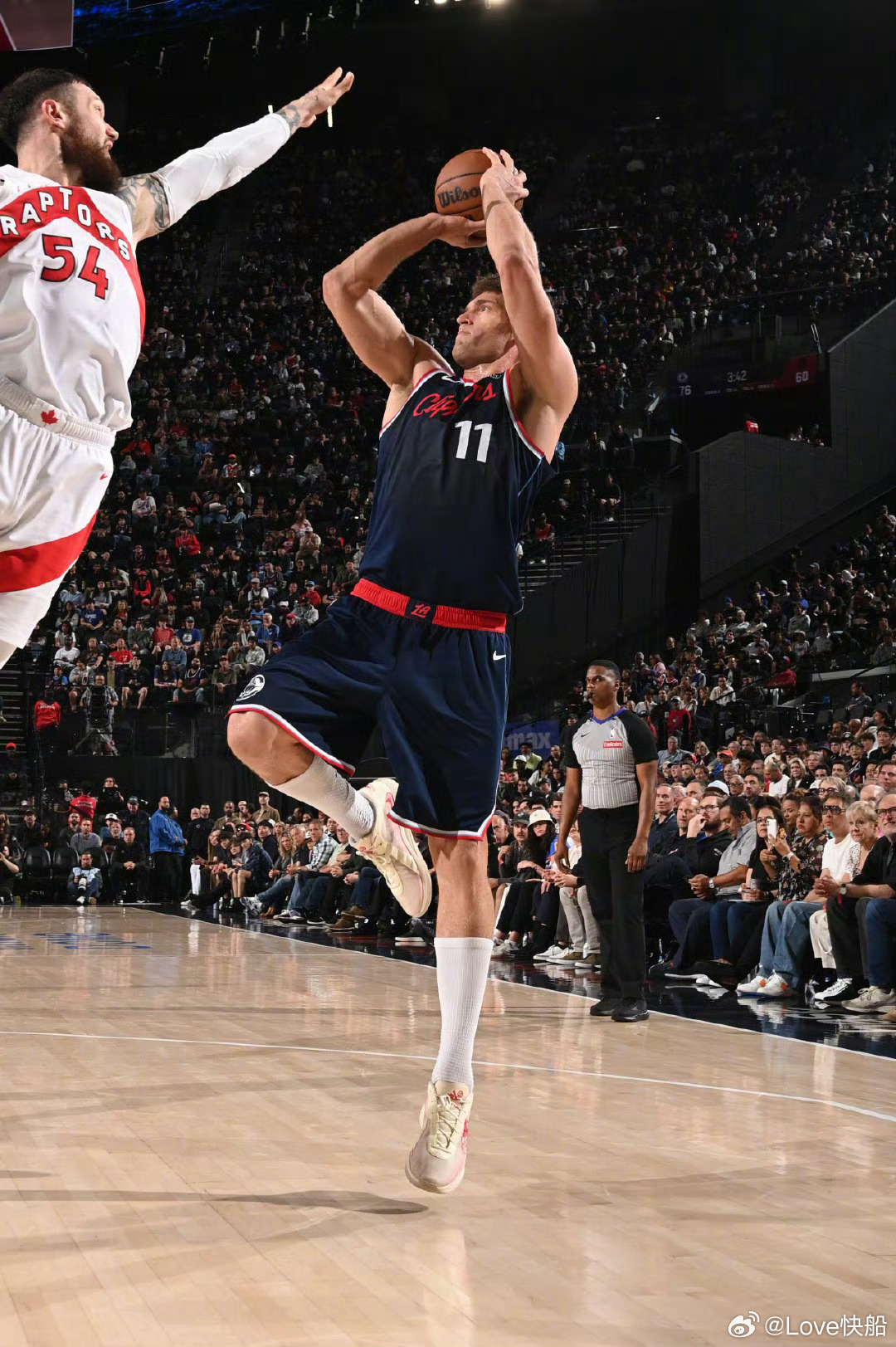 大洛：泰伦卢的篮球智商极高，他是位出色的教练。他有着顶级的进攻战术思路，而且我们