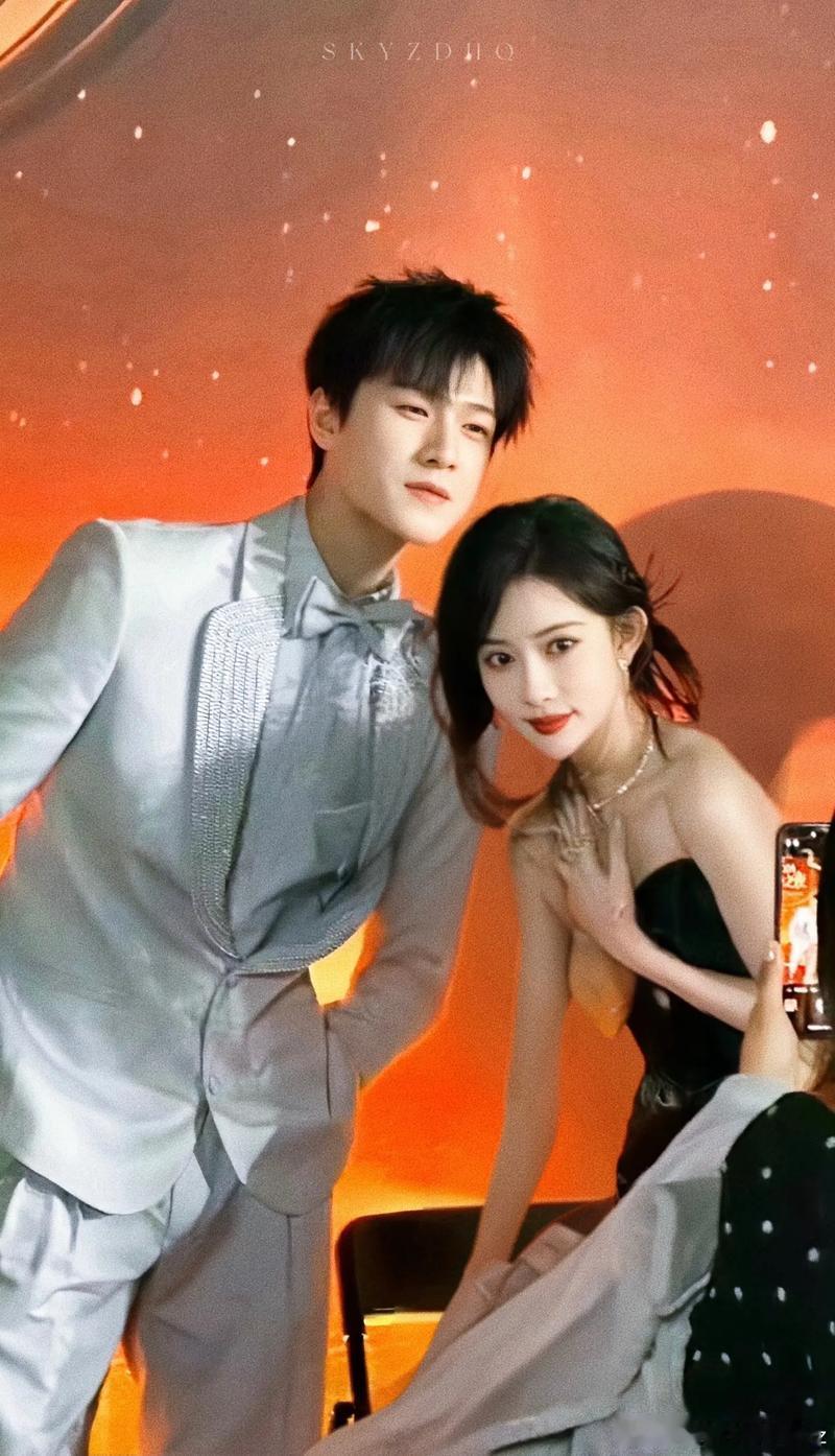 孟子义李昀锐各回各家热点观点﻿ 狗仔一爆料，代拍就辟谣？“昀牵孟绕”又被拉出来挡