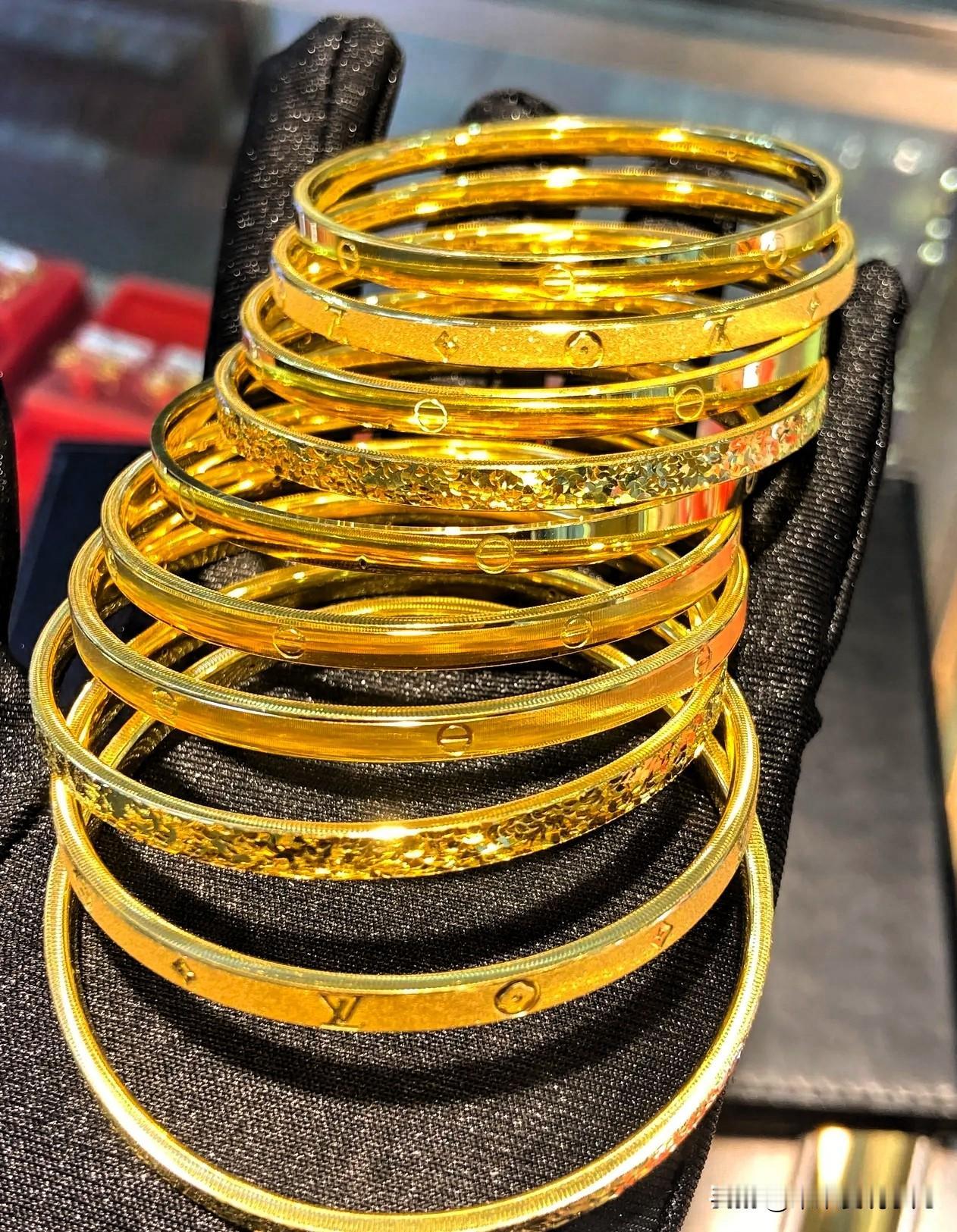 手里有大量黄金的慌了！

11月1日要出台一个新规，这个新规会影响黄金市场的。