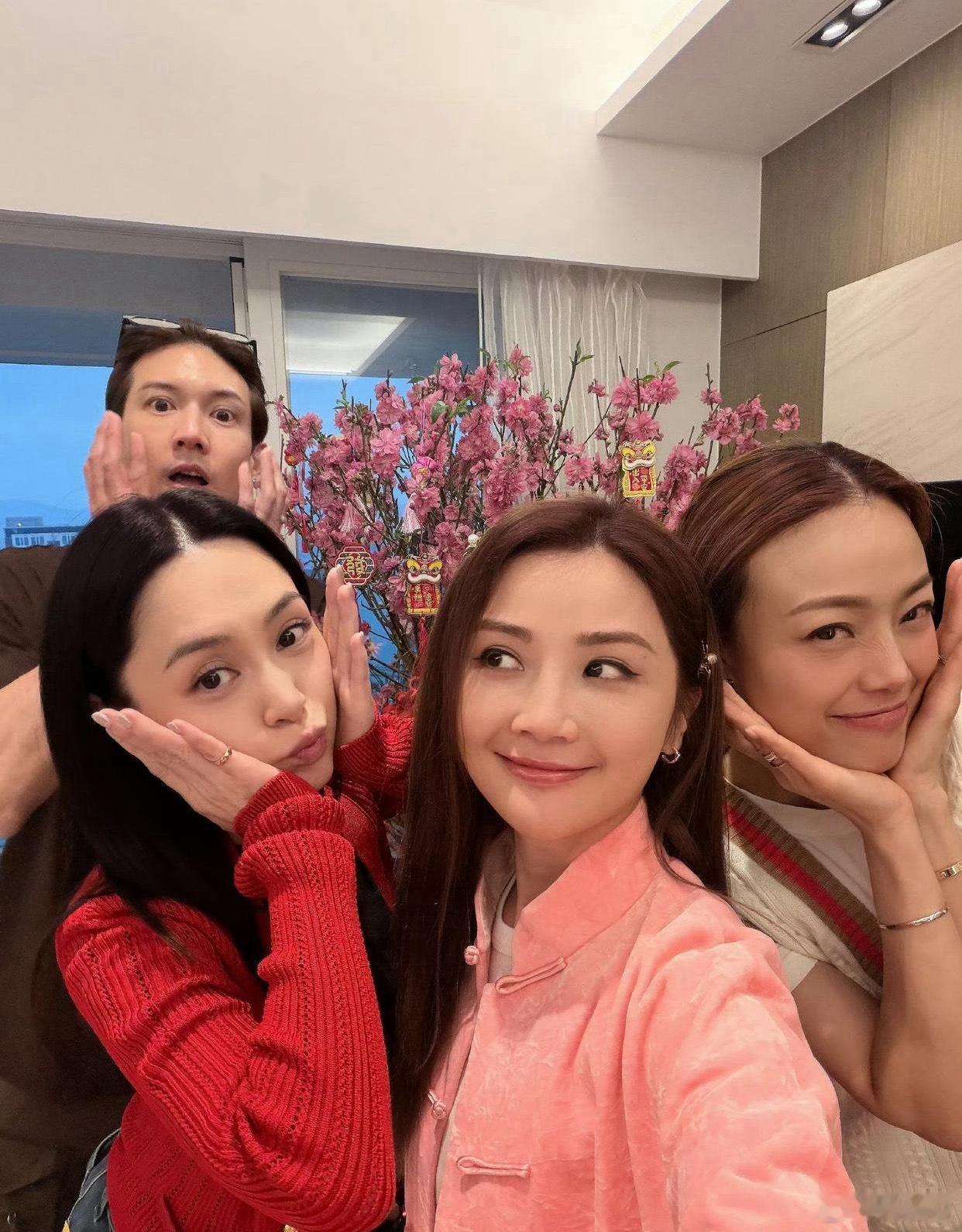 1.蔡卓妍的婚姻确实没有多少人看好，她是觉得该生孩子了，男的不出轨不背叛就没啥问