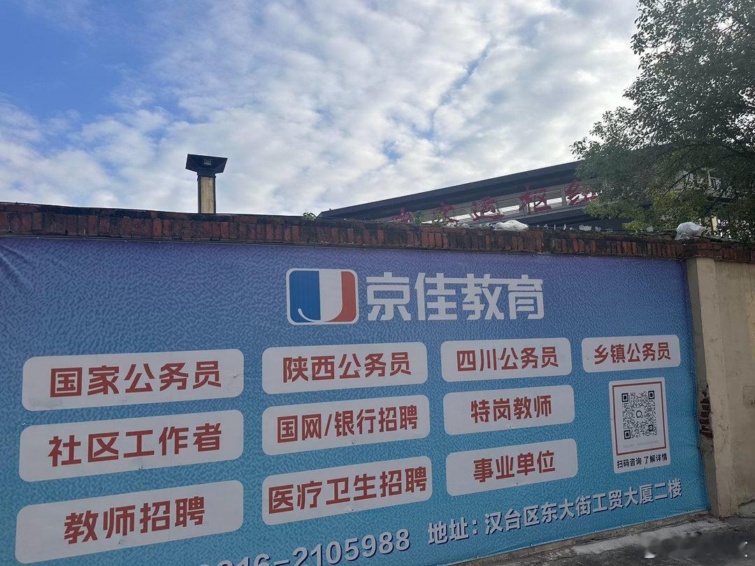 最近这十几天，有酒店的经营者，图书出版商，以及服装行业从业者，在不同场合问我同一
