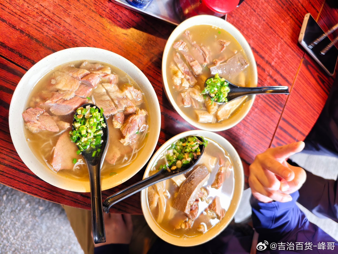 吉治分享宵夜篇[超话] 香港游记水记牛腩便宜好吃！推荐  ​​​