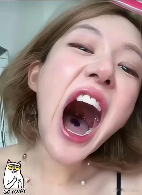 如果这个世界上有后悔药可买，
第一个想买的人就是赵露思了，
赵露思直播，公屏显示