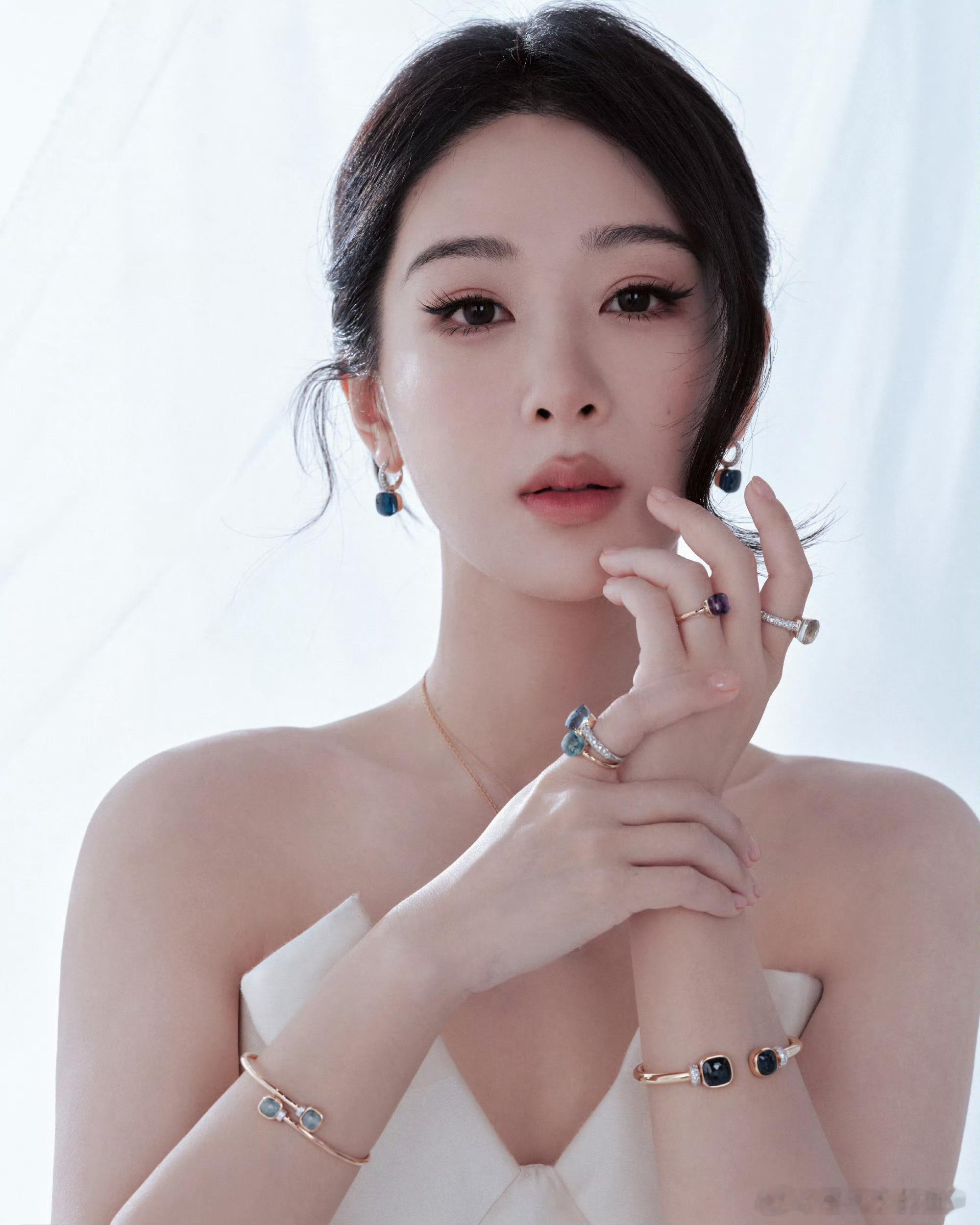 杨紫yz 杨紫董竹君  yz 杨紫玉兰花开君再来月色朦胧如皎珠，春风烟雨一样等你