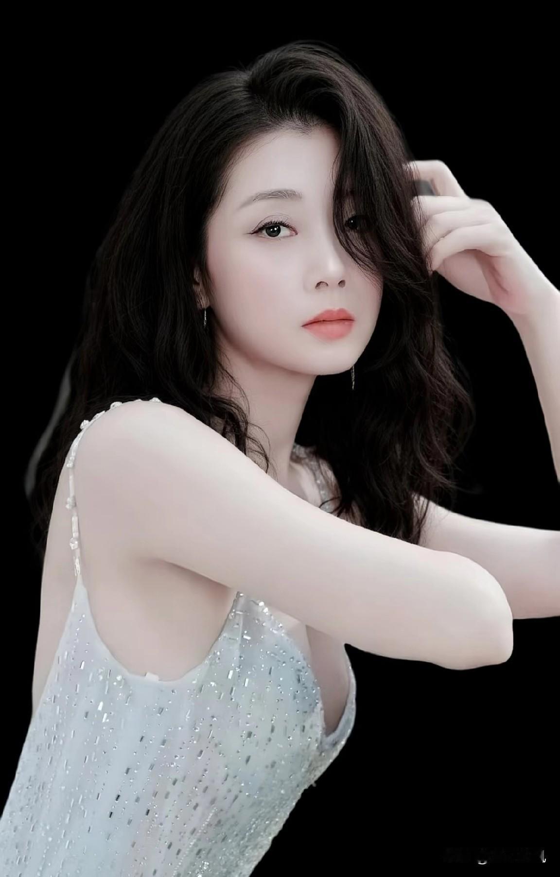 如果娱乐圈，
有“避雷教科书”，
殷桃的处理方式值得划重点：

发现富豪男友变心