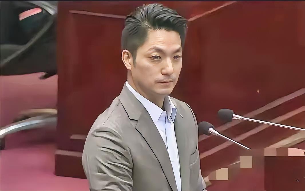 最近蒋家那个后人，又喊话想把两口棺椁迁回大陆，奉化那边连地都有人提过选好了。
我