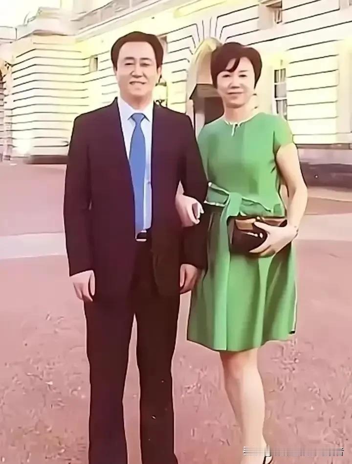 远居海外的丁玉梅，看到许家印父子三人宣判消息，内心会是何种滋味
 
远在海外的丁