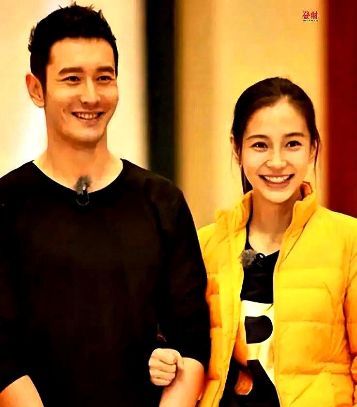 你说黄晓明骑共享单车带娃遛弯这事反差感强不？
说实话，要不是网友认出，谁能想到明