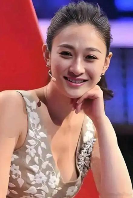 李小冉疑回应离婚热点观点﻿李小冉一个人挺好的 李小冉一句“我一个人挺好的”，是承
