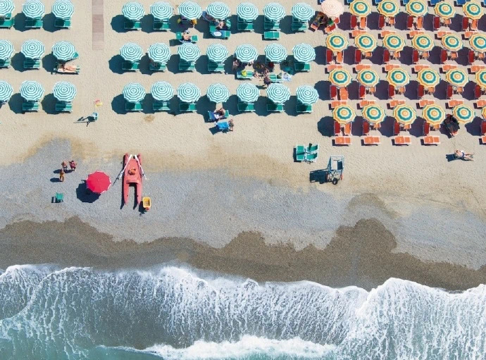在沙滩把夏日与海存档｜Gray Malin ​​​