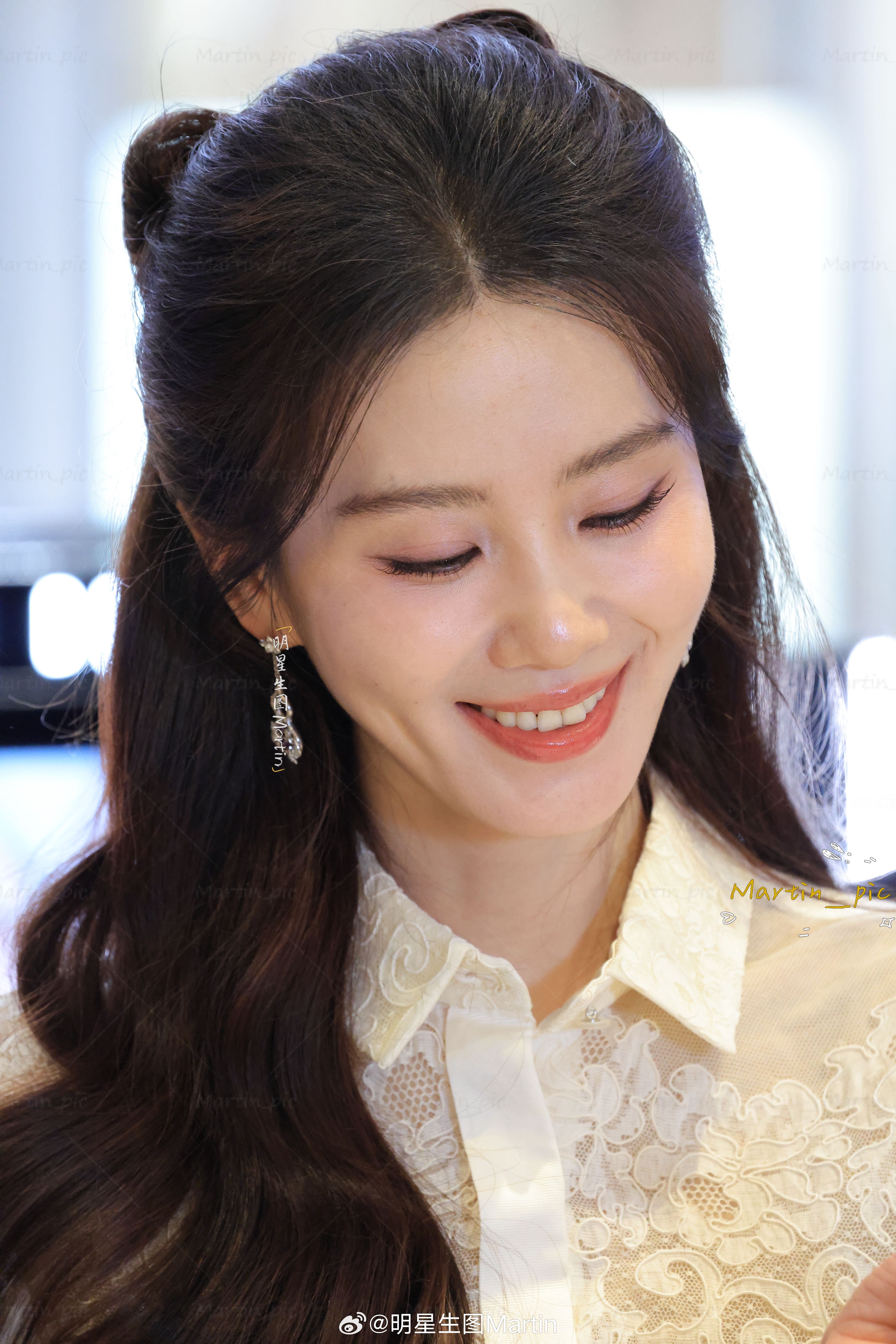 刘诗诗 刘诗诗芭比布朗活动生图不愧是气质美人 诗诗苏州活动状态好棒刘诗诗镂空衬衫