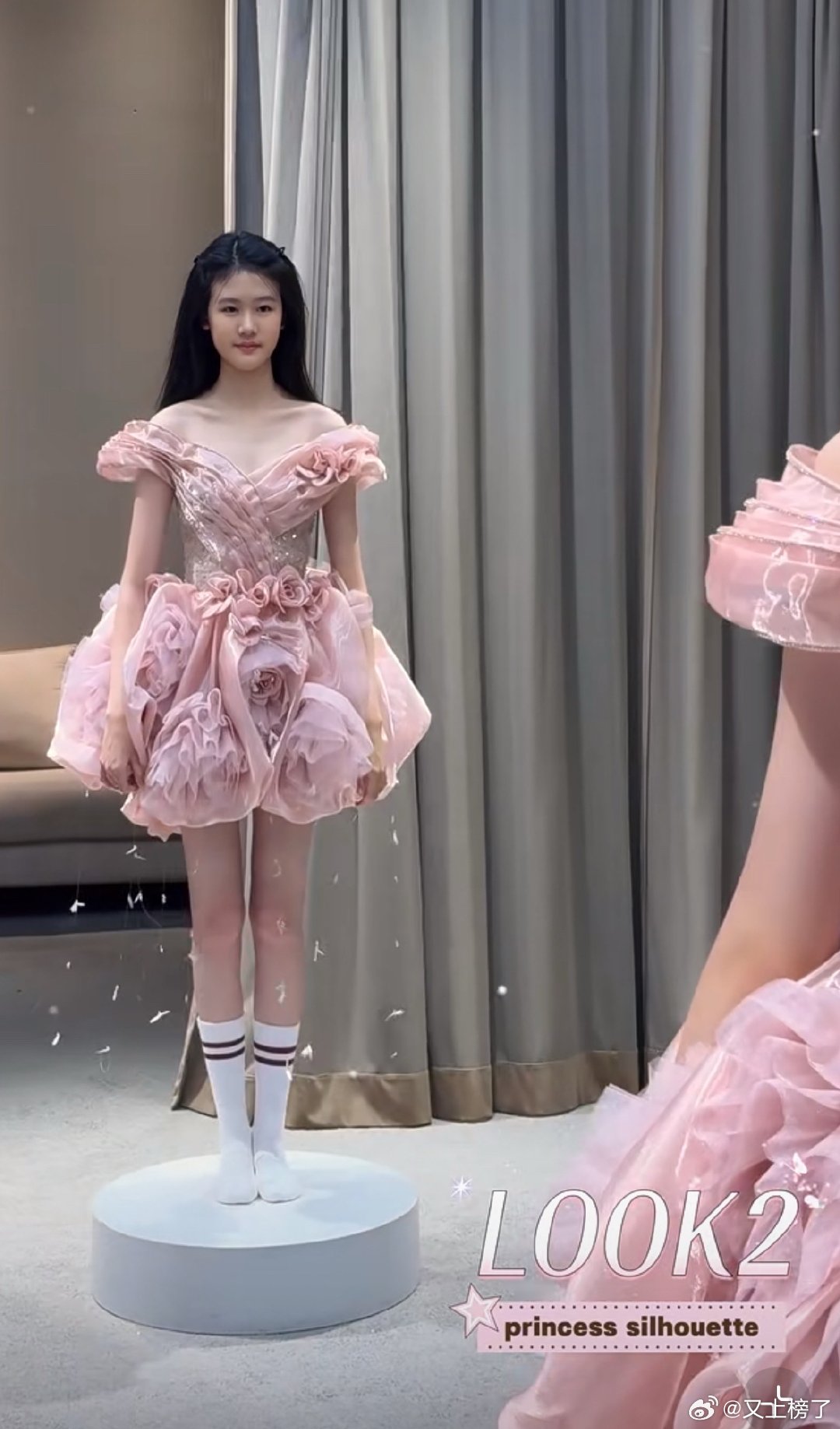 贝儿这腿我p都不敢这么p贝儿的腿好长贝儿这腿真的太长了吧，连p图都不敢这么大胆。