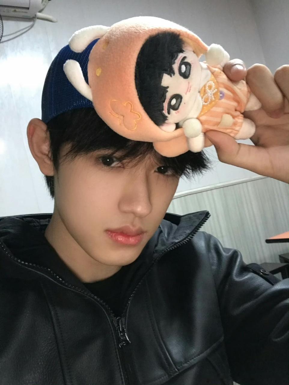 娱乐张极带娃吃面张极带娃一起吃个面张极带娃 