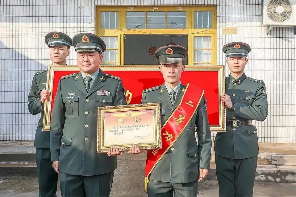 军中好男儿——王学其
他是东胡集镇人，少校军衔，从军数十载，荣立三次三等功，一次