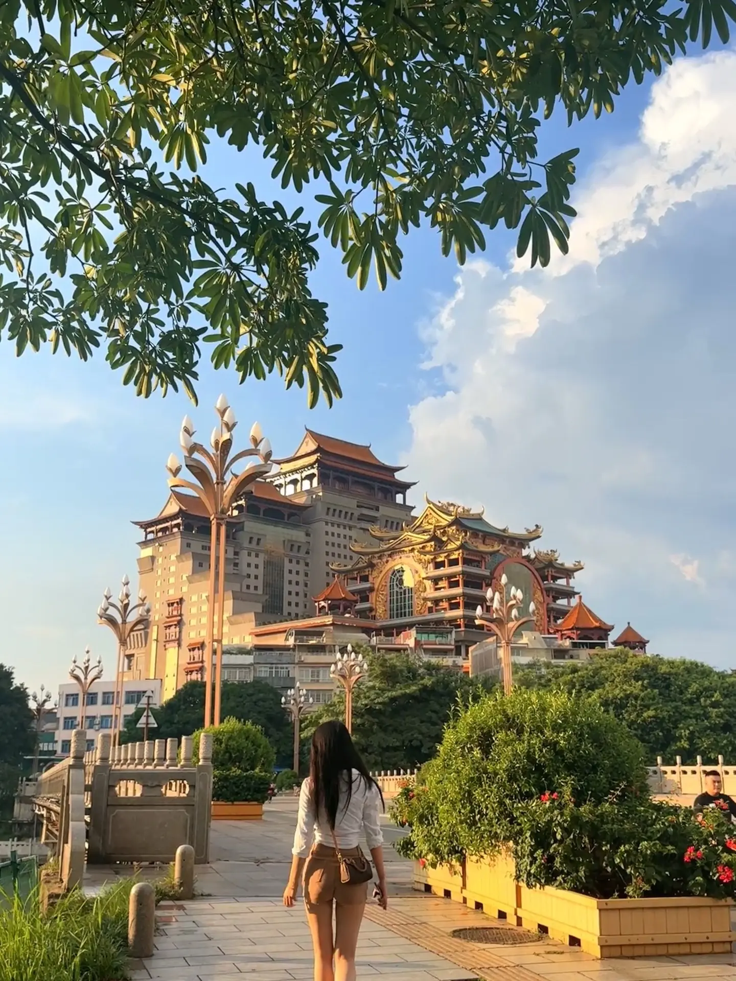 赚钱就好，其他都俗.