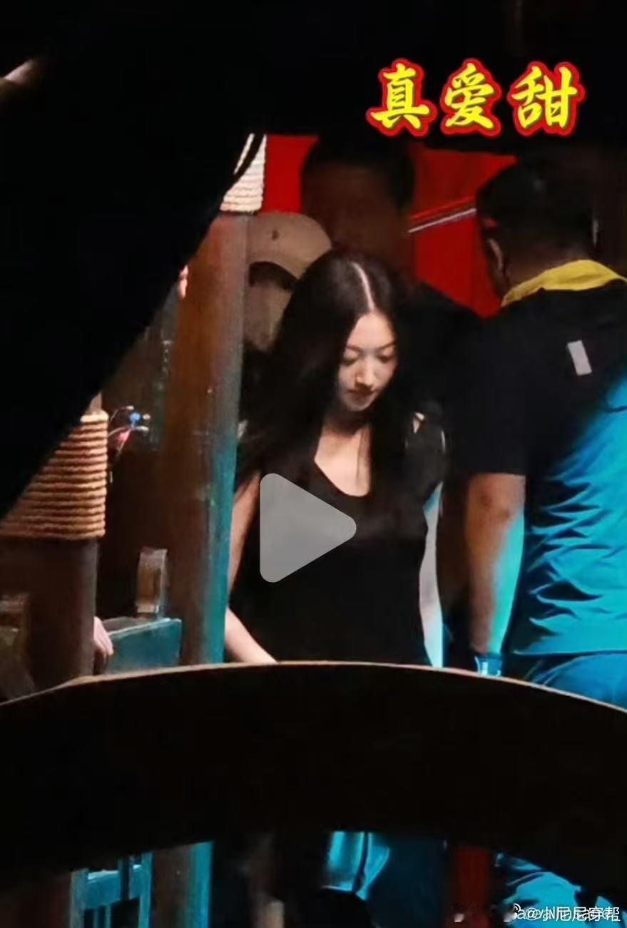 景甜龙骨焚箱黑长直路透 家人们，景甜《龙骨焚箱》黑长直造型路透杀疯了！黑长直与精