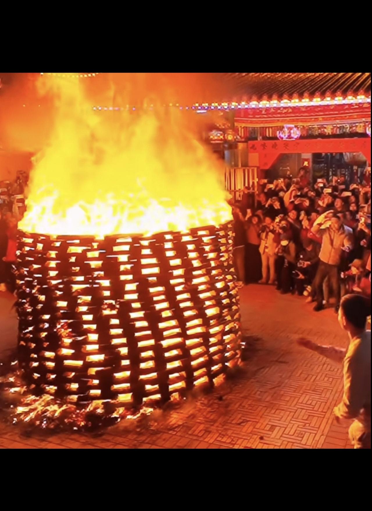 超级震撼！莆田元宵顶流民俗“九峰撞火”🔥正月十五在涵江区梧塘镇九峰村举行