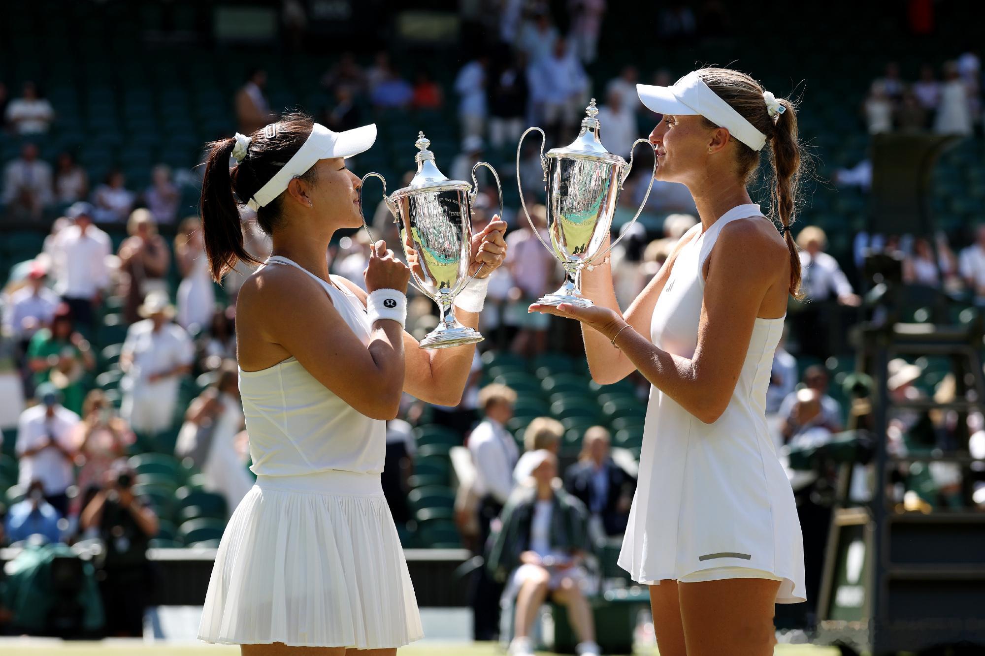 郭涵煜组合斩获温网冠军🏆温网2026女双决赛，10号种子郭涵煜/穆拉德诺维奇以