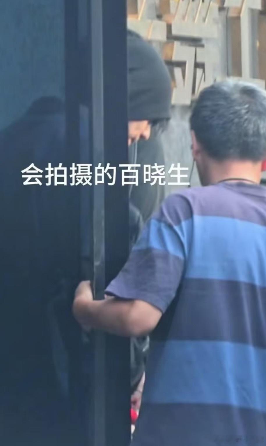 肖战再次现身舞蹈工作室，燥候演唱会 ​​​