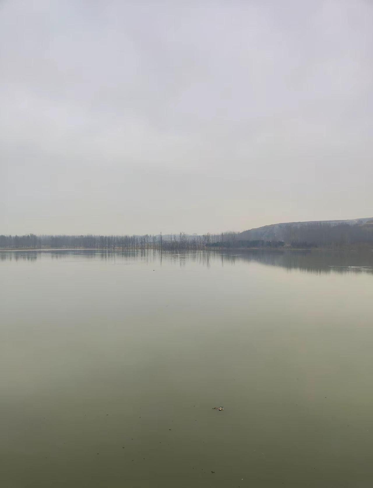 水天一色，慢煮时光。享受大自然 风景都在路上 写字是一种生活