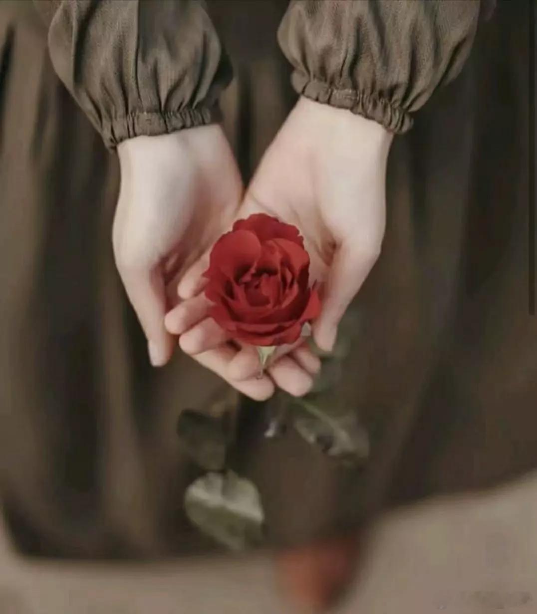 【娱乐吃瓜🍉🍉🍉】1. 任嘉伦身边的保镖是老婆家的亲戚，保镖不允许粉丝叫任