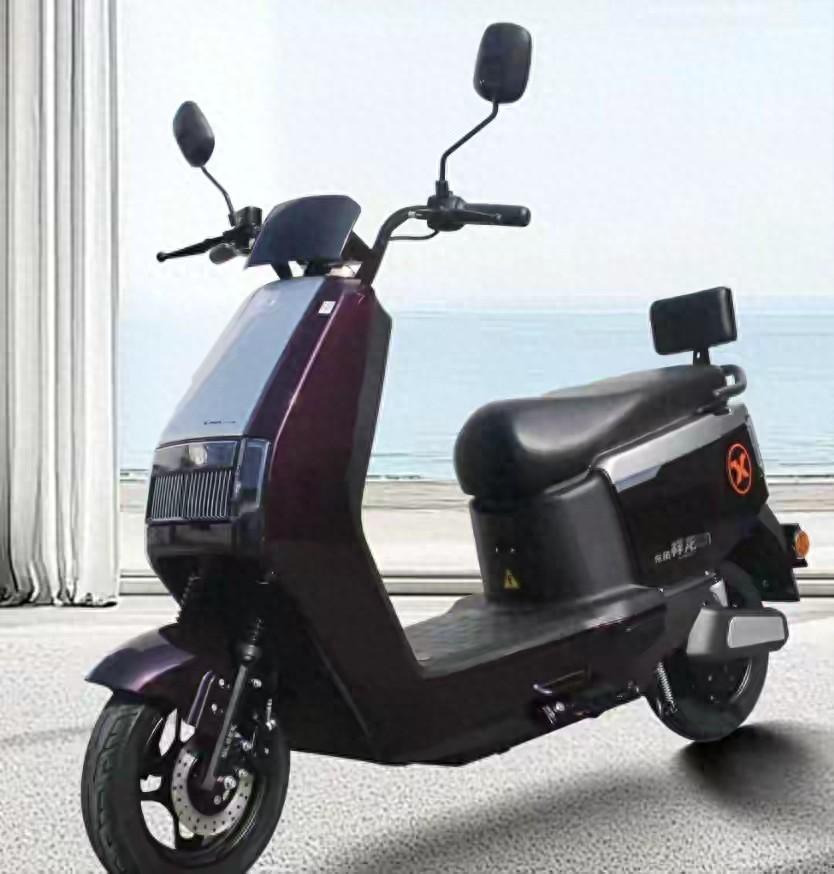 新车刚上市就遭质疑：“铁皮座椅”、“不能带娃”？行业协会紧急发声澄清！
 
12