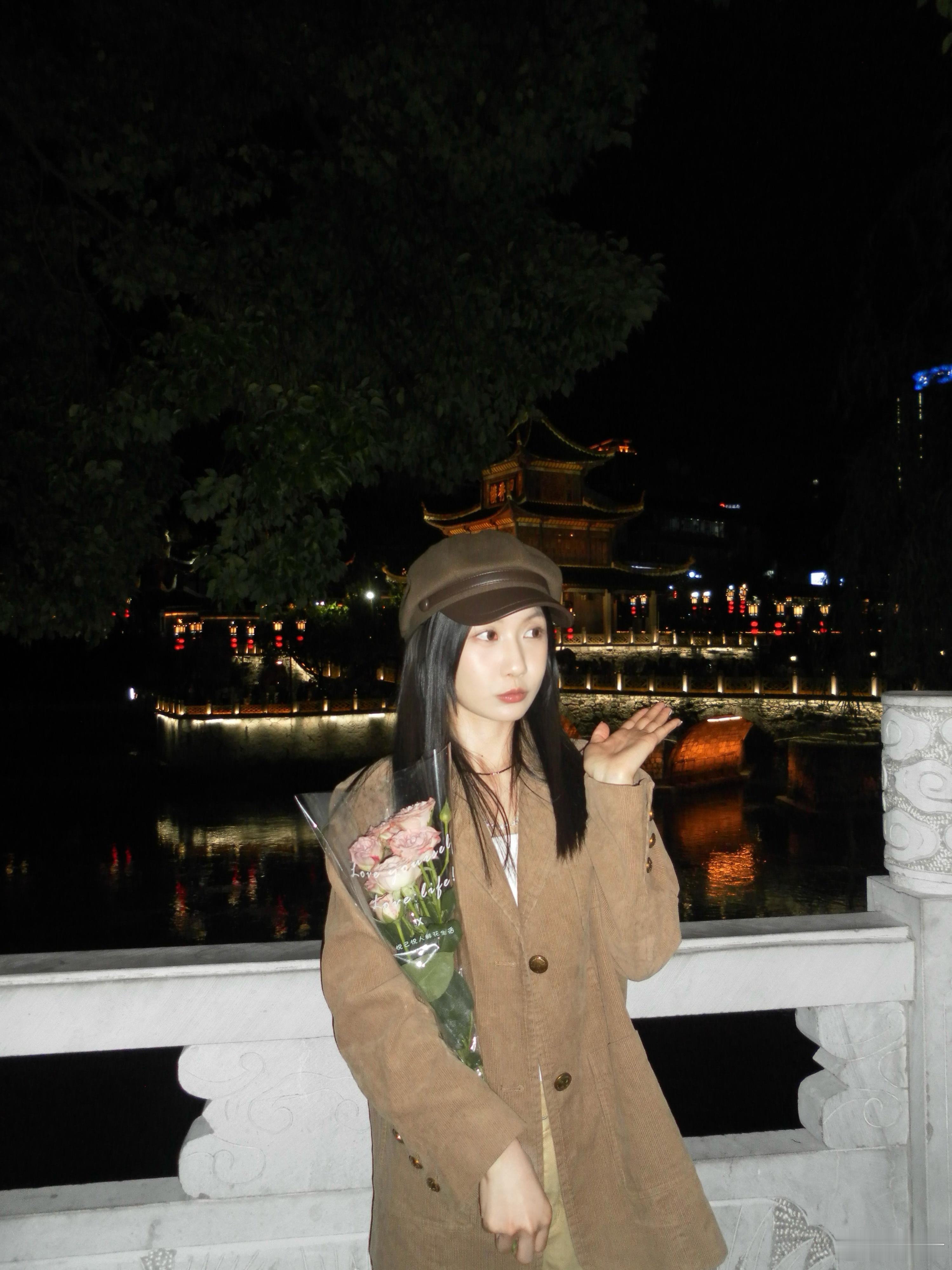 再也不想在节假日去国内热门城市了[抓狂][抓狂][抓狂]   全他喵的是人头  