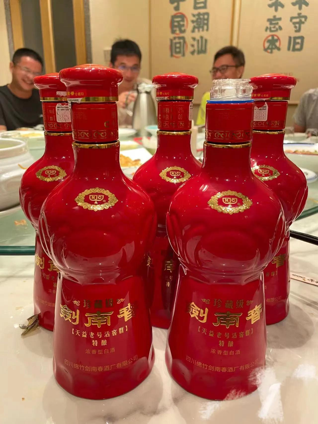 酒圈突发！我国六大名酒排名“重新洗牌”，茅台遗憾落榜，第三名实在让人出乎意料，冠