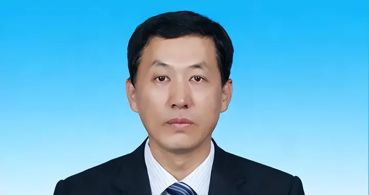 内蒙古自治区阿拉善盟行政公署原副盟长包野被公诉，曾被批搞权权交易、非法收受巨额财物