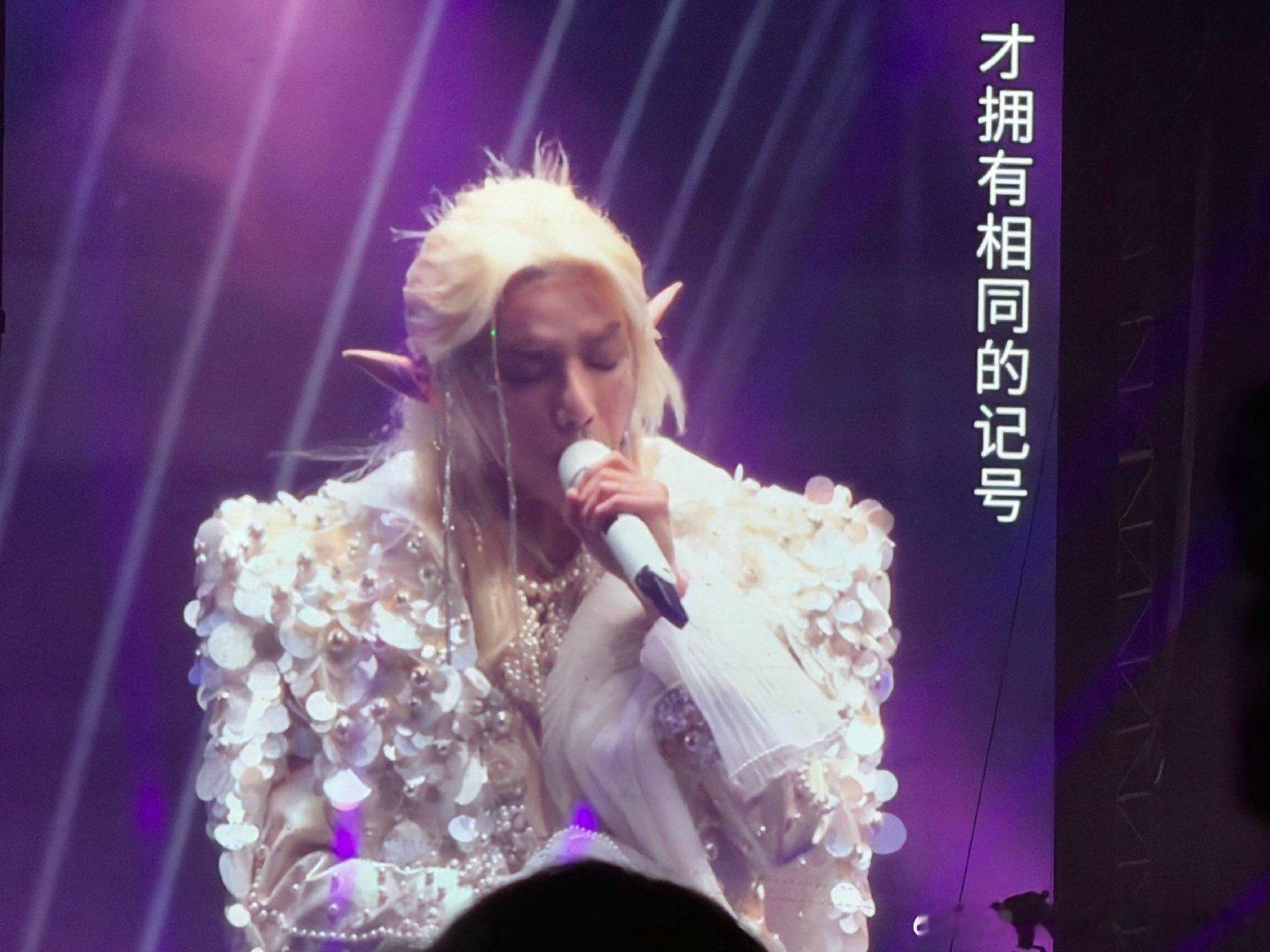 华晨宇9.9精灵耳像9万的华晨宇9.9精灵耳像9万的，真的太美了啊啊啊 ​​​