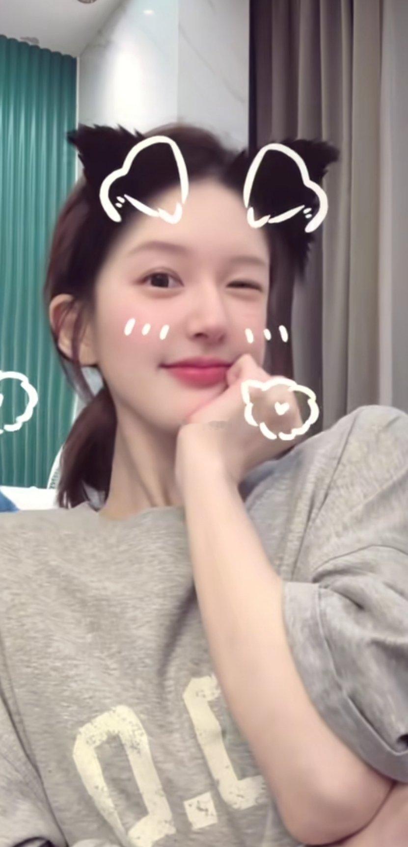 好萌啊露儿 ​​​