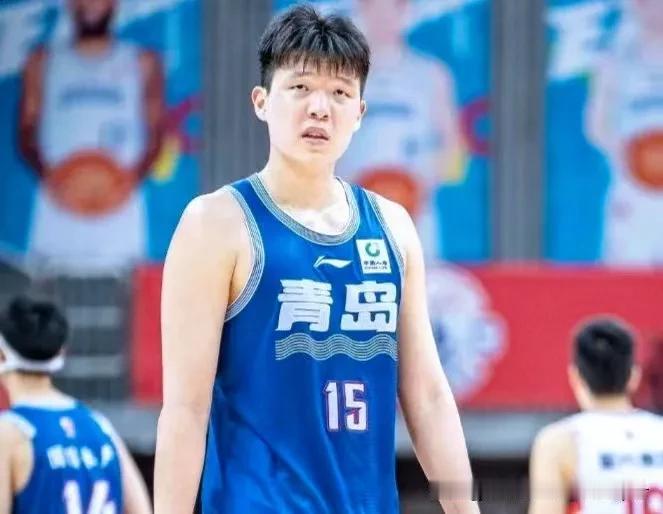 青岛被淘汰后，杨瀚森与NBA渐行渐远，CBA一阵球员两场平均8分5失误0.5前场