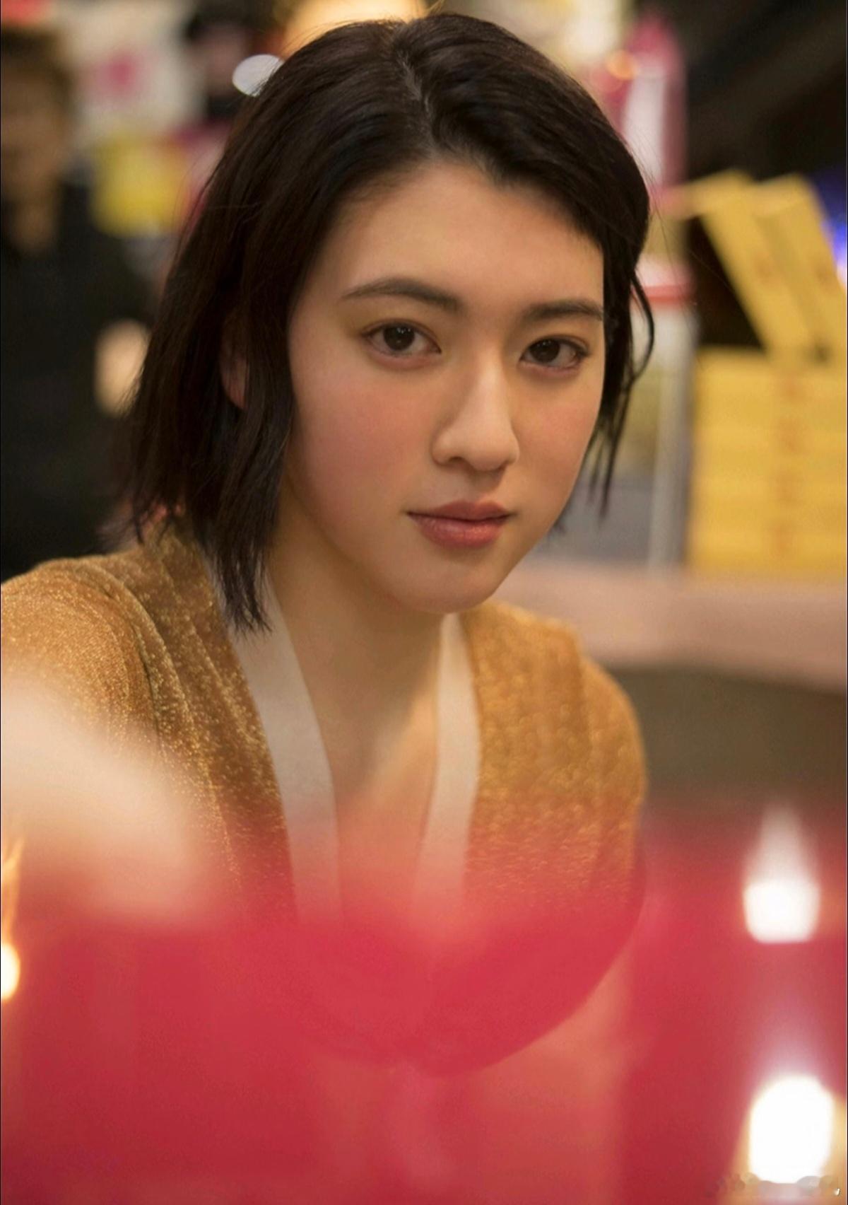 三吉彩花 ​​​