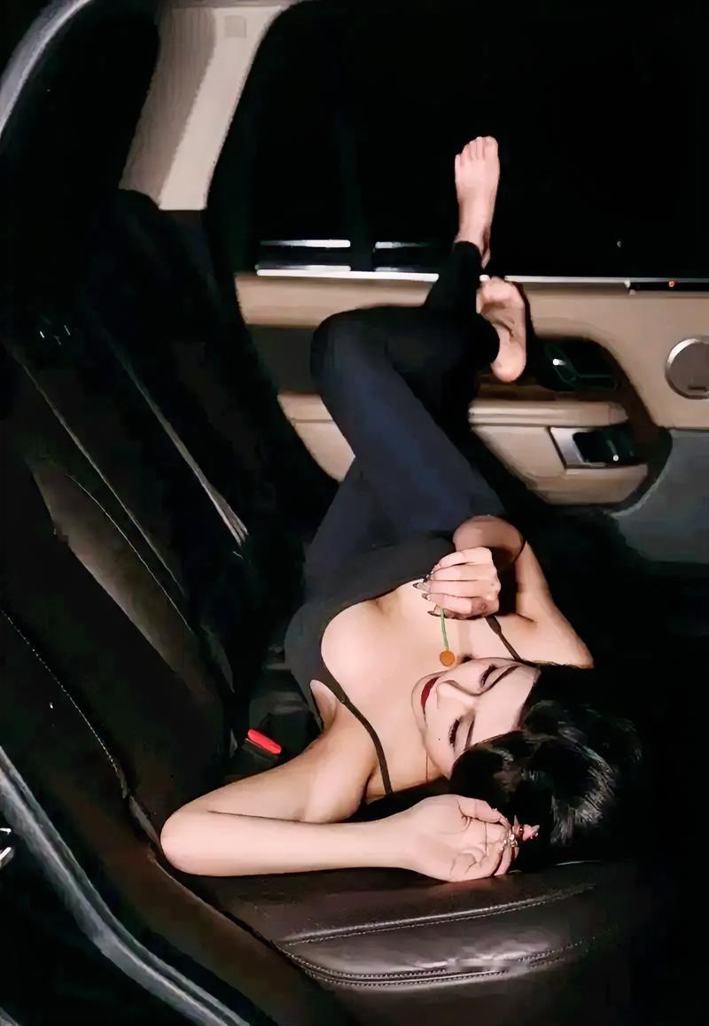 2021年，华为车BU亏损近100亿
2022年，华为车BU亏损近80亿
202