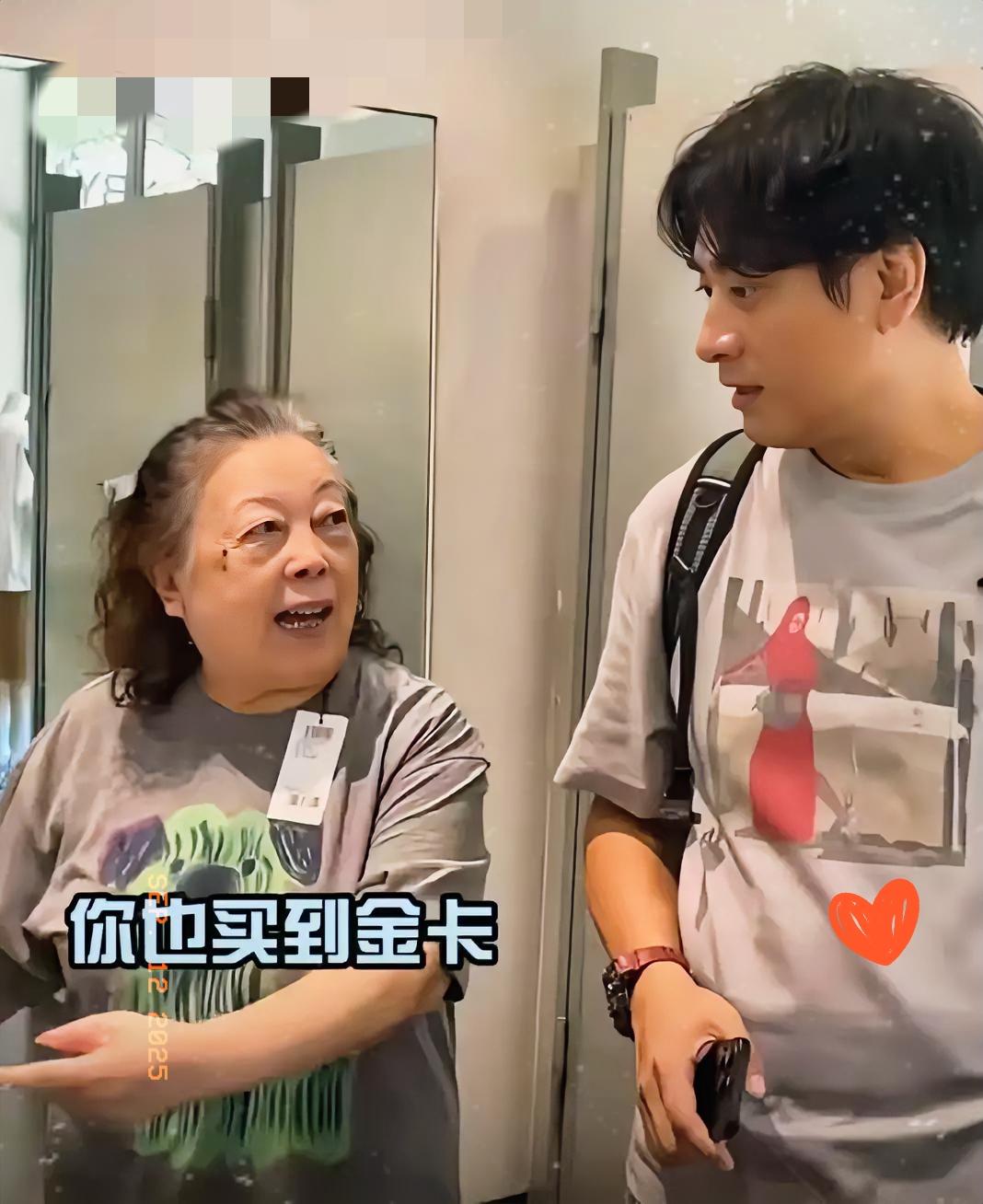 陈龙妈妈真的给所有退休老人上了一课。
 
     陈龙随口一句“你们退休金用不