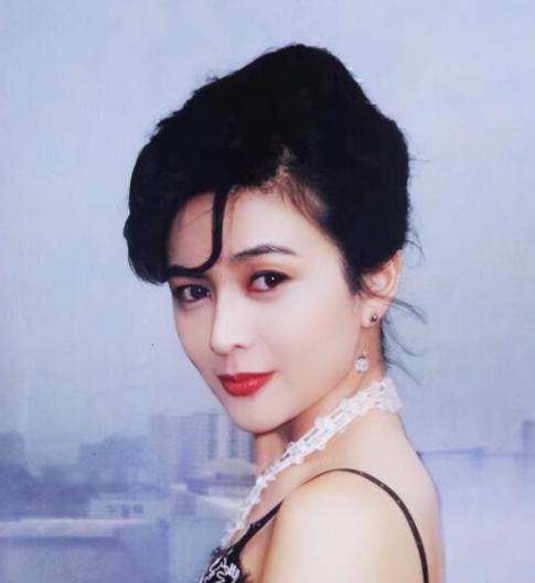 “我这辈子跟很多男人都谈过恋爱，就是我并没有找到属于我自己的幸福！这辈子挣的钱足