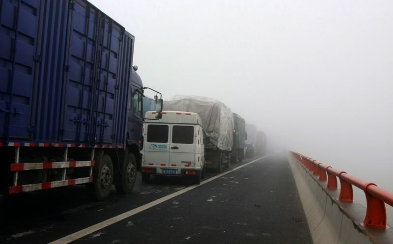 2月7日，在许广高速清远迳口段，网友捕捉到高速游子返乡的壮观场景，那一辆辆红色的