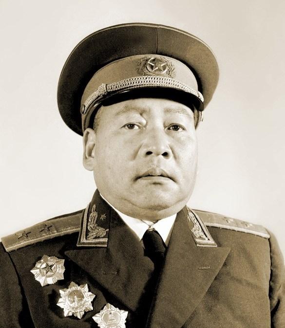 滕海清：从放牛娃打出来的开国中将，战火之中百炼成钢
 
滕海清1909年出生在安