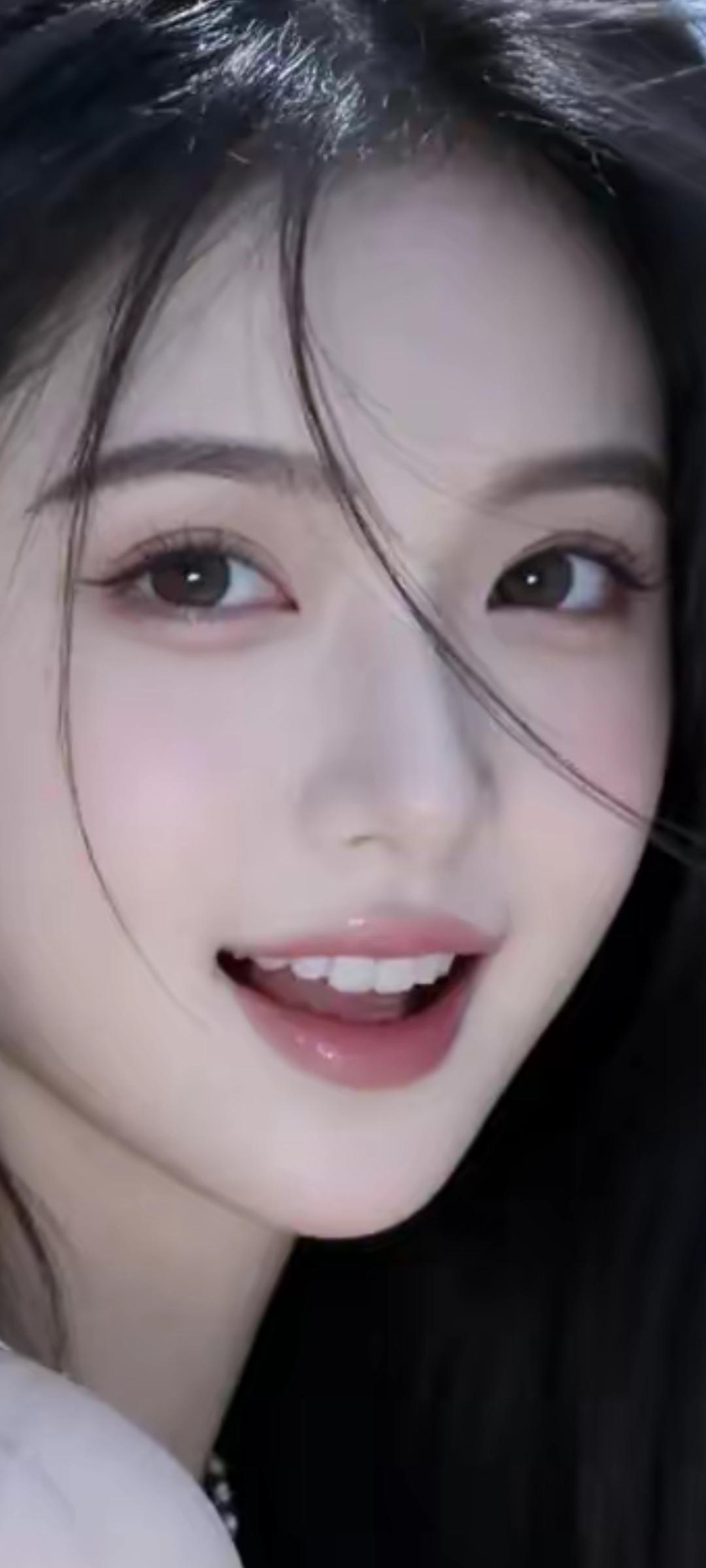 甜美笑容，元气满满的一天！😊✨
