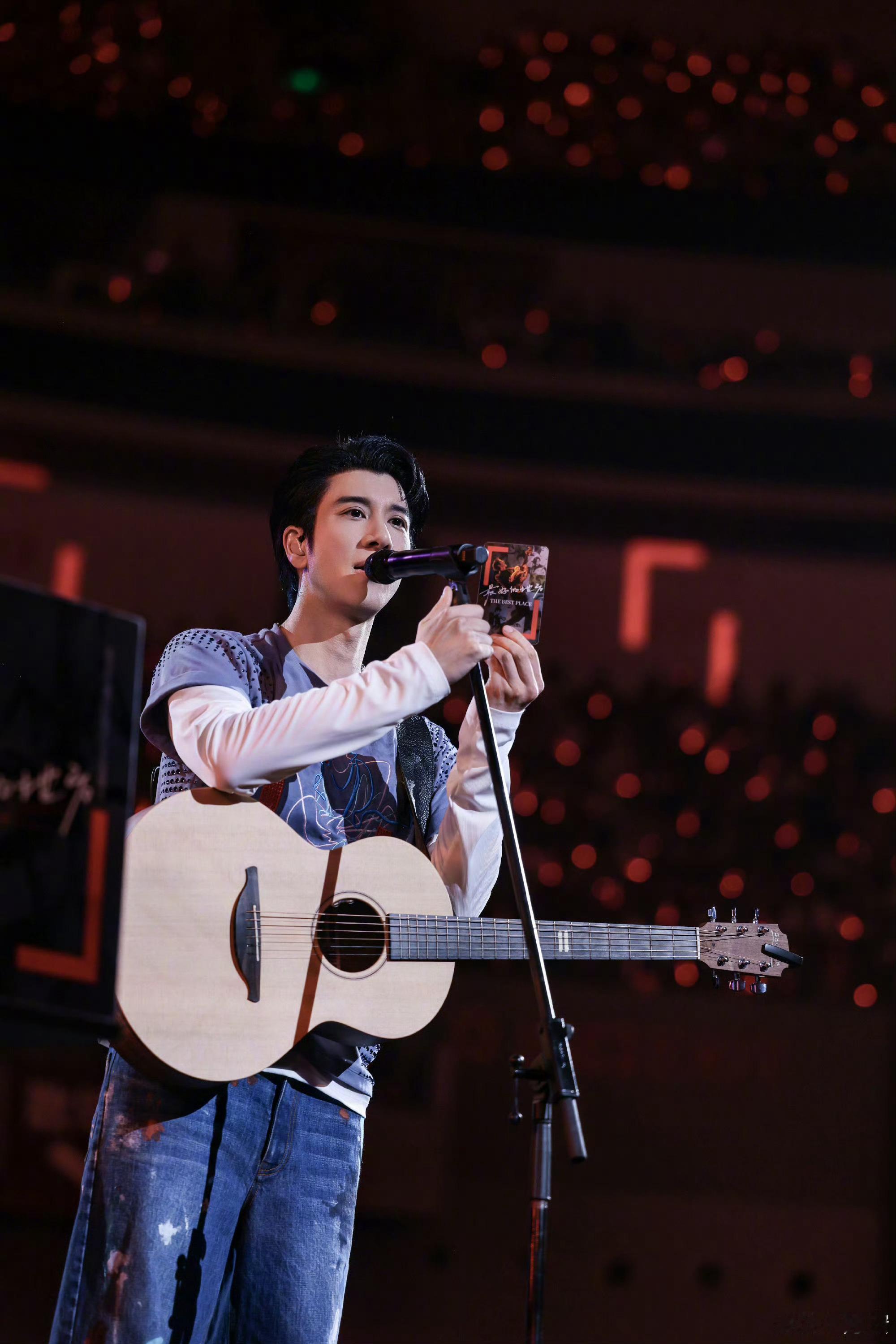 王力宏演唱会最严厉的父亲真是太有实力了，每一首都这么好听！！ 
