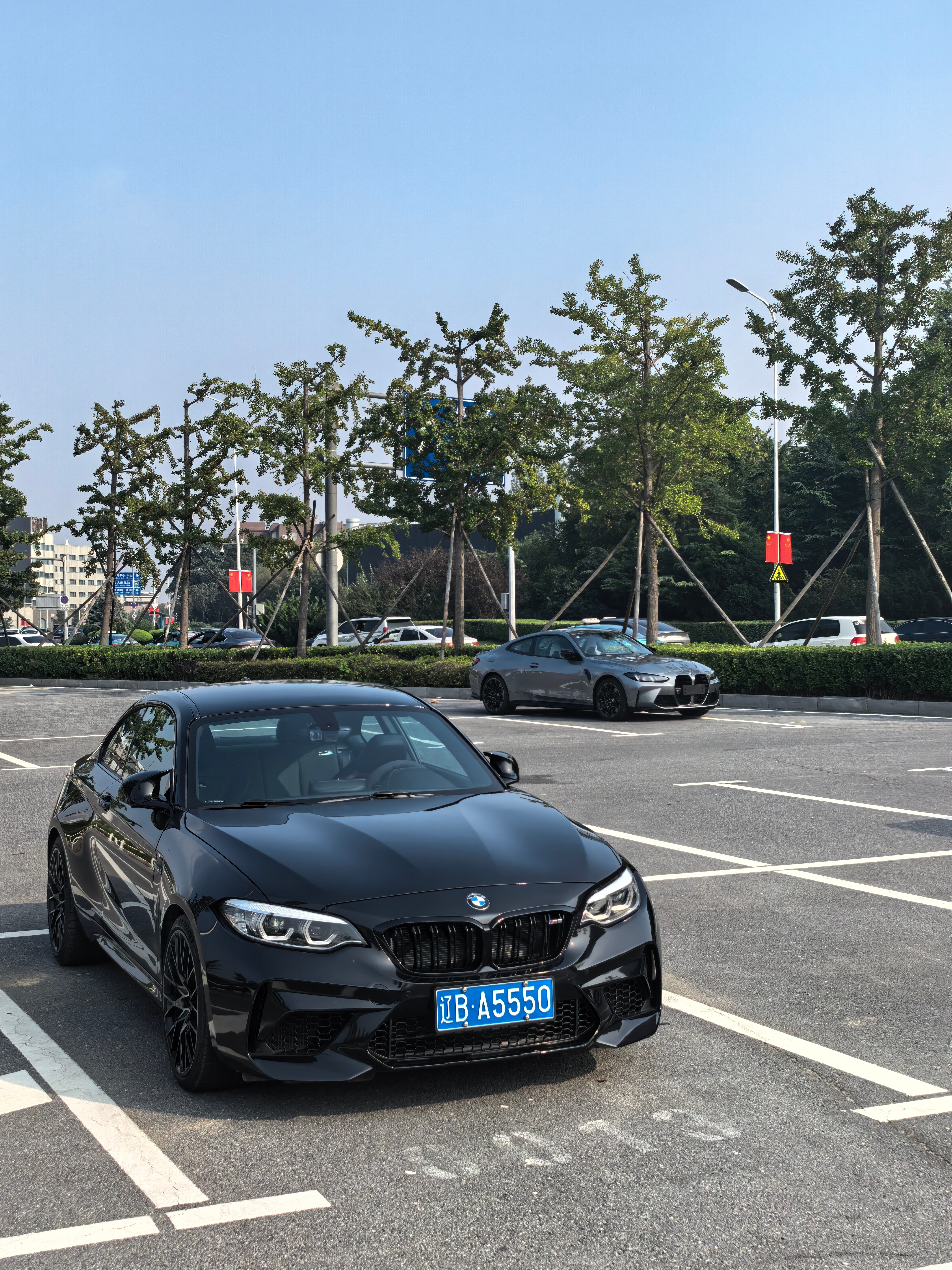 之前买个极品一手的经典老车会很开心，发自内心的喜欢和开心，而且这类车利润普遍较高