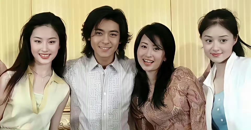 蒋欣早期真的好漂亮，照片中的她又白又漂亮