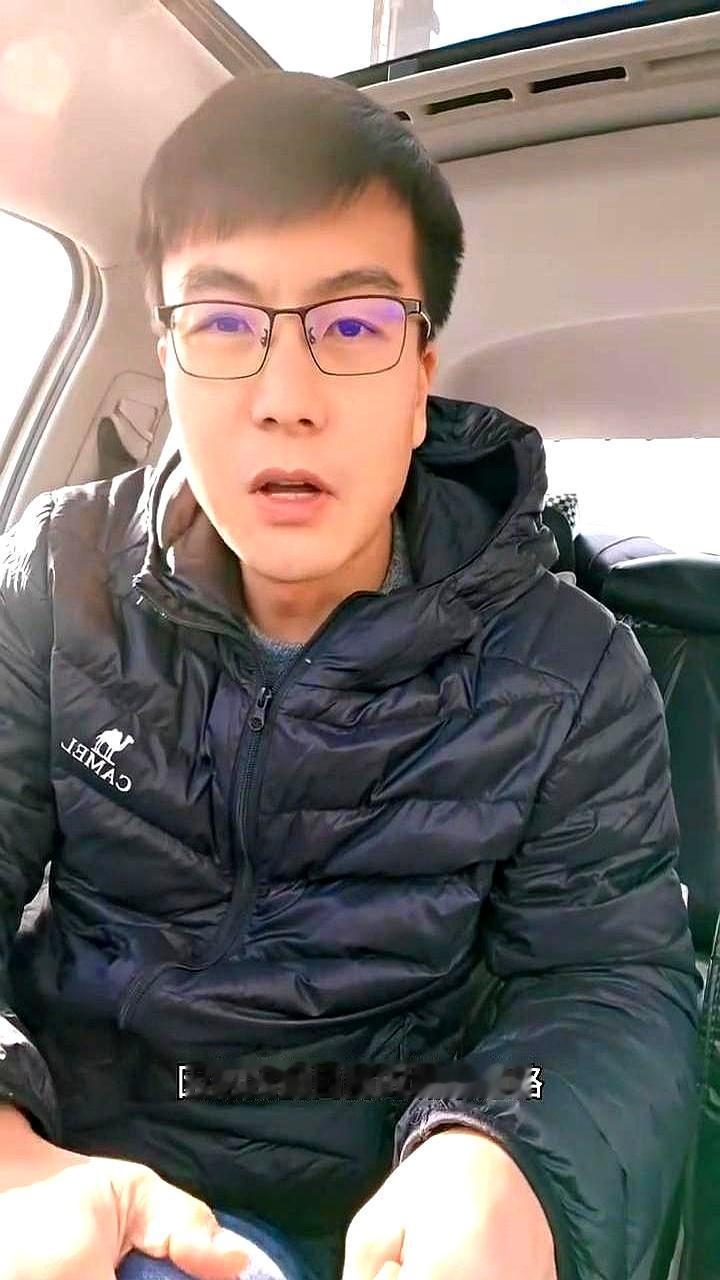 《狂飙》之后，张颂文被推到顶流，却一头撞进《孤舟》。
 
这剧开播就冲到猫眼第一