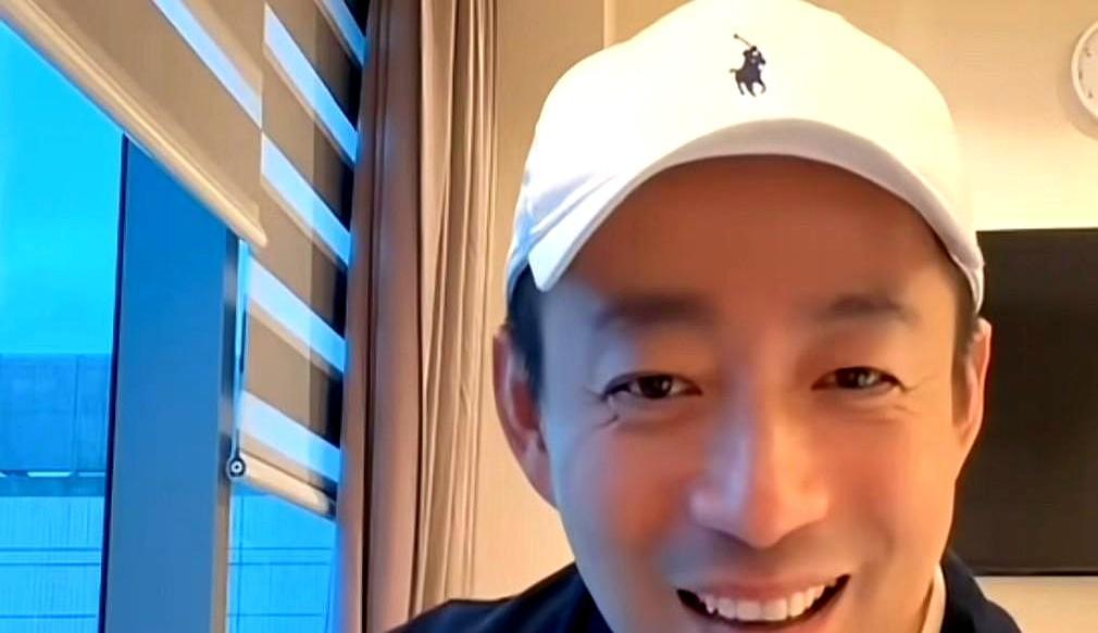 几万人盯着的直播间里，汪小菲嘴一秃噜直接拿亲妈开涮。张兰的脸唰地冷下来，满屏弹幕