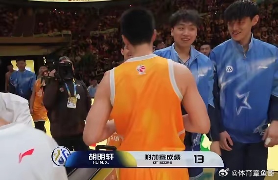 CBA 胡明轩30秒内三分15中13，球迷直呼库里来了都赢不了……可为什么国际赛