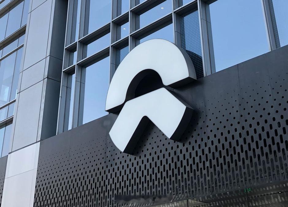 蔚来李斌重申四季度必须盈利根据媒体报道，蔚来李斌在最近一次针对中高层人员的内部会